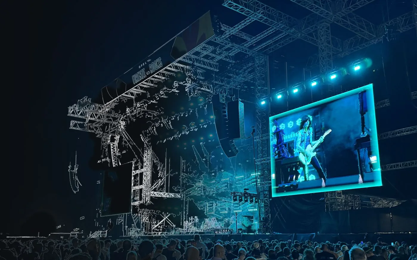 Jupiter in Florence at night, guitarist on the LED screen