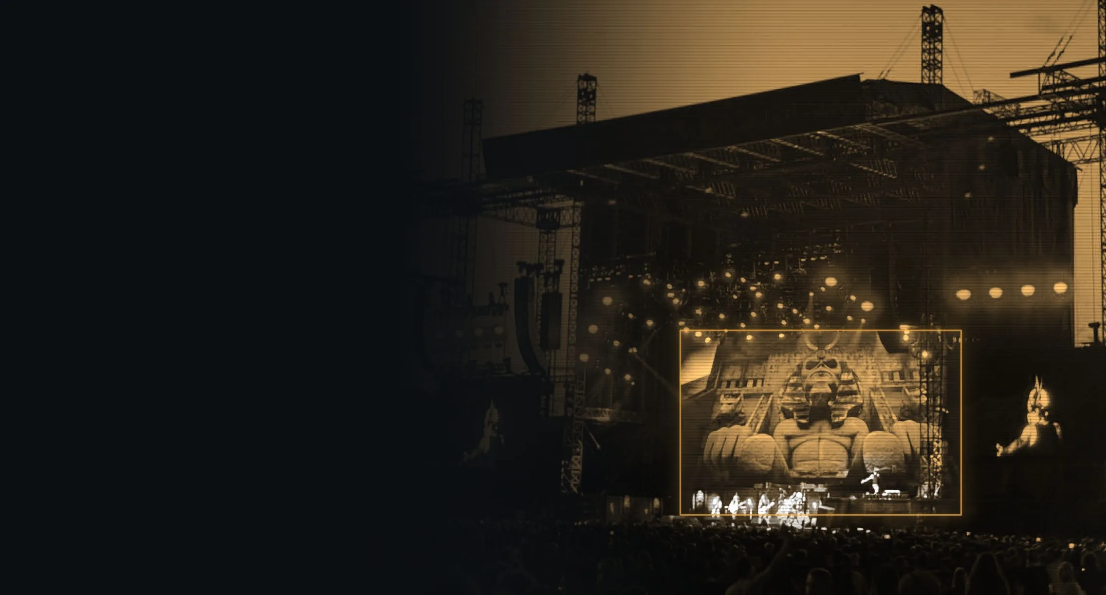 Jupiter during a stadium show in Padua, in gold, with the LED wall framed